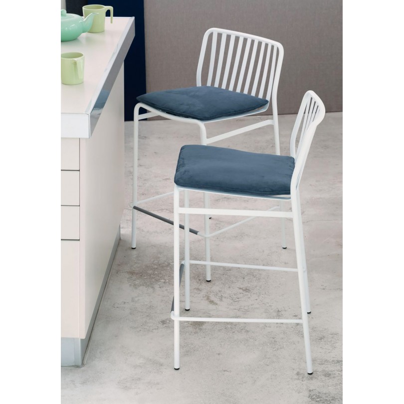 Sgabello Street realizzato in acciaio...