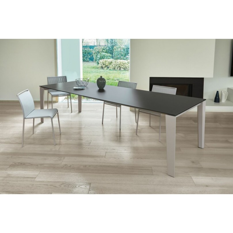 Sedia Lola outdoor realizzata in... Sedia Lola outdoor realizzata in...