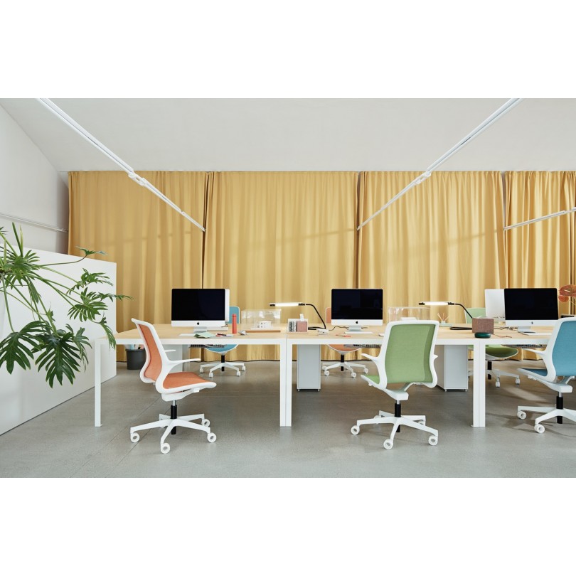 Sedia LOOP rivestita in rete o... Sedia LOOP rivestita in rete o...