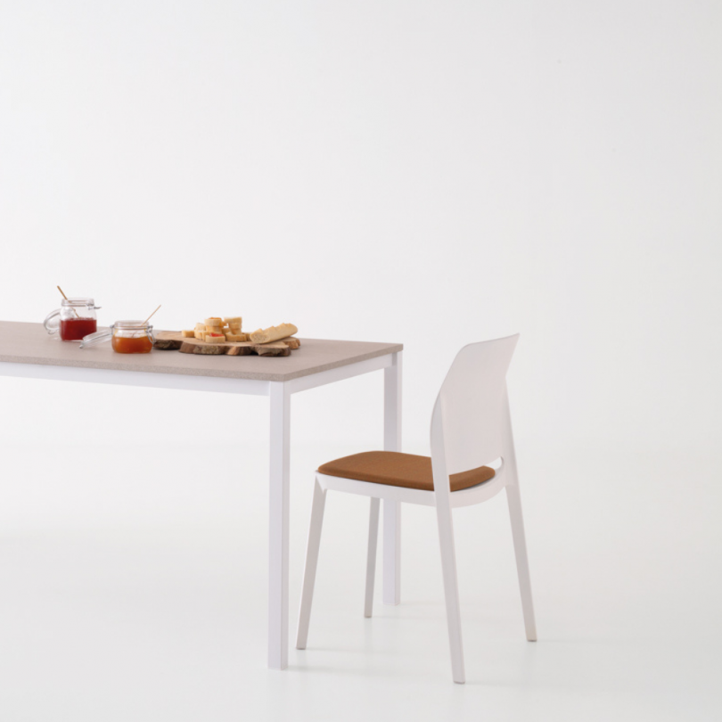 Sedia TIPA con cuscino impilabile -... Sedia TIPA con cuscino impilabile -...