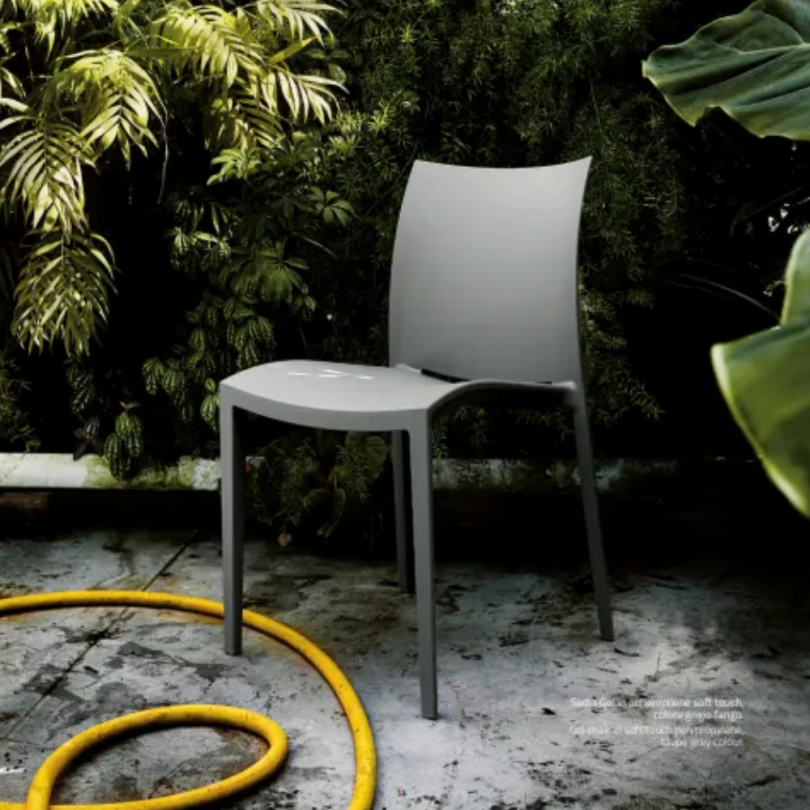 Sedia Go! realizzata con materiale...